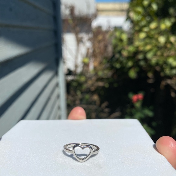 Heart shaped ring - Picture 2 of 2